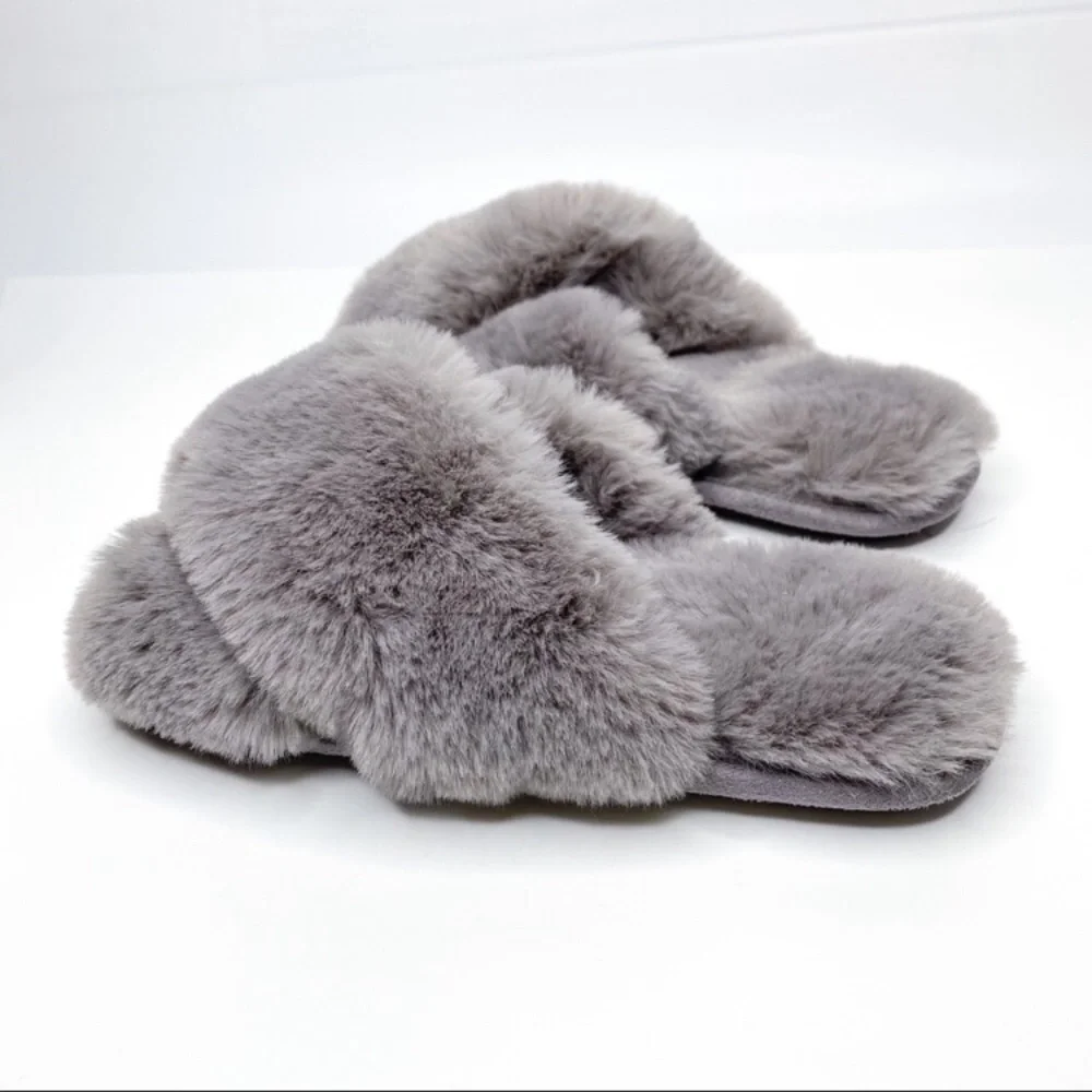 Loft gray criss cross fuzzy slippers, size 5-6 - Picture 5 of 6